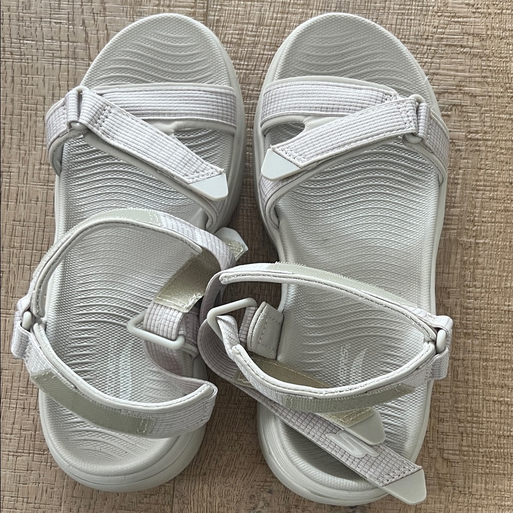 Skechers Archfit Women's Light Gray Strappy Sandals